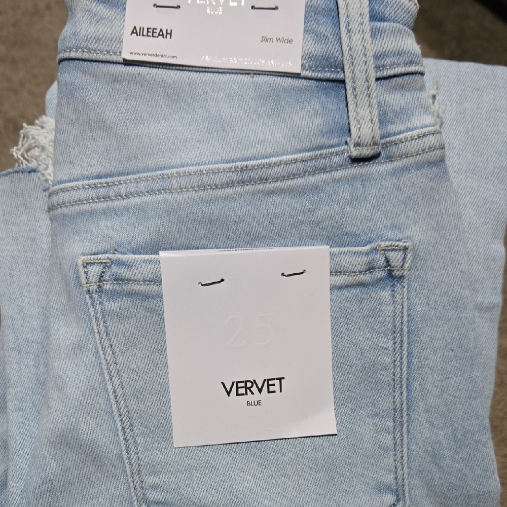 NWT Vervet Blue Jeans